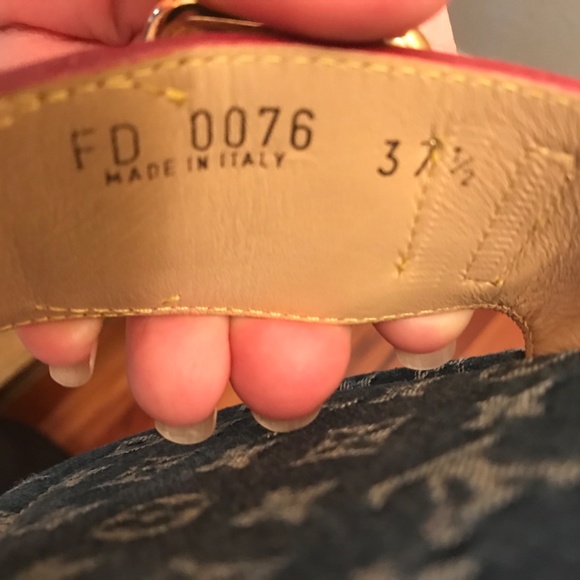 Louis Vuitton - Picture 4 of 6